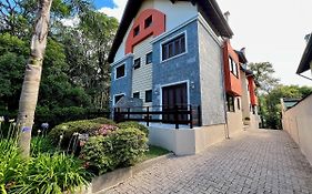 Com a natureza no Centro by Achei Gramado